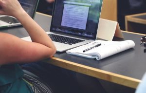 4 Signs You Need Professional Help with College Homework